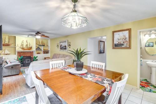 Imagen de la galería de Spacious Trappe Getaway with Outdoor Pool and Gazebo!, en Trappe