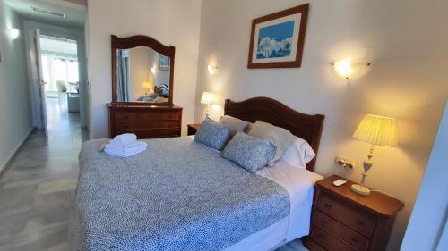 Postel nebo postele na pokoji v ubytování Apartment in Puerto Marina with beautiful views of the Sea and the Boats