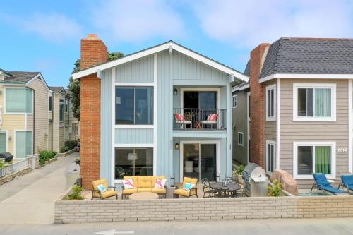 a house with a patio with chairs and a table at 2 Bedroom Home on the Beach with Ocean View in Newport Beach