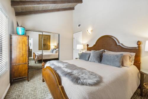 a bedroom with a large bed and a mirror at 2 Bedroom Home on the Beach with Ocean View in Newport Beach