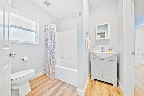 a bathroom with a toilet sink and a shower at Cozy 3 Bedroom Across from Playground on the Beach in Newport Beach
