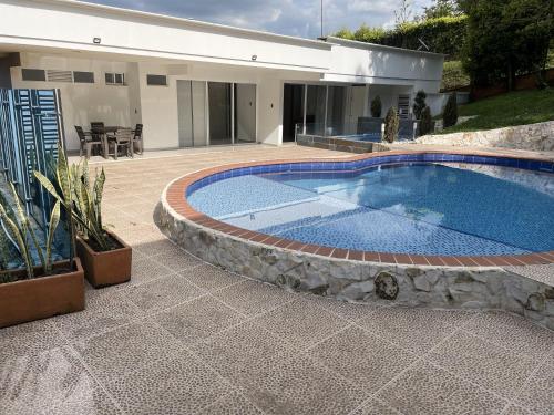 a swimming pool in front of a house at LA MANUELA CASA 1 in Pereira