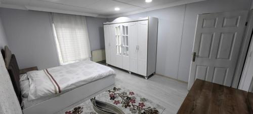Cama ou camas em um quarto em Mercan Villa