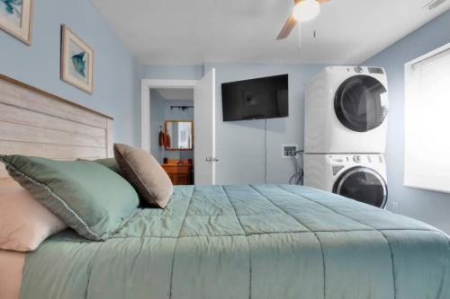 a bedroom with a bed and a washing machine at Modern 4BR House in Bloomington in Bloomington