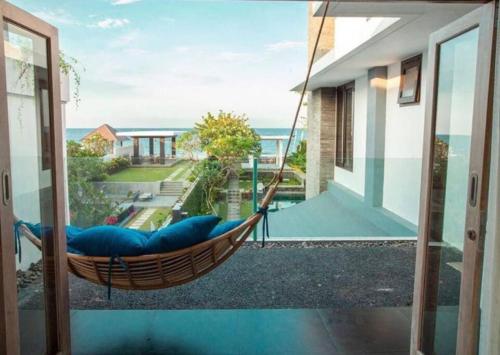 Балкон или терраса в Ramashinta 3BR BeachView Vila CYN