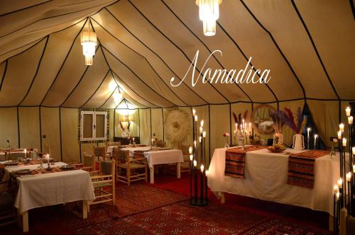 Restaurace v ubytování Nomadica Luxury Camp