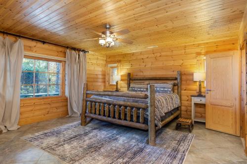 Ένα ή περισσότερα κρεβάτια σε δωμάτιο στο Westover Lodge