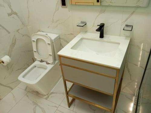 Sujimoto Residences MacDonaldにあるバスルーム