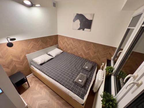 Ένα ή περισσότερα κρεβάτια σε δωμάτιο στο Apartament Dworcowa