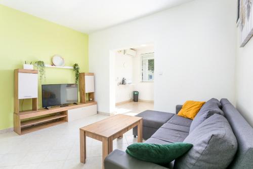 Apartments by the sea Rogoznica - 22241