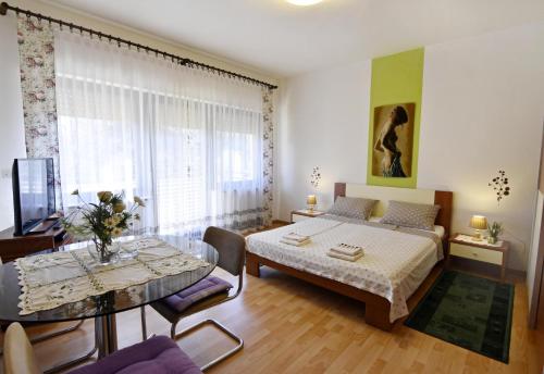 Apartments with parking space Umag - 22482