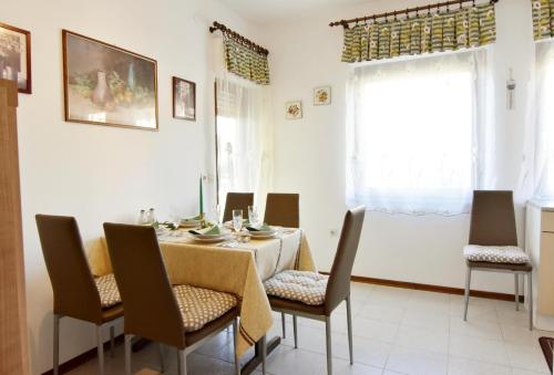 Apartments with parking space Umag - 22482