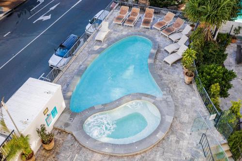 Kolam renang di atau dekat dengan Bunk Surfers Paradise International Backpacker Hostel