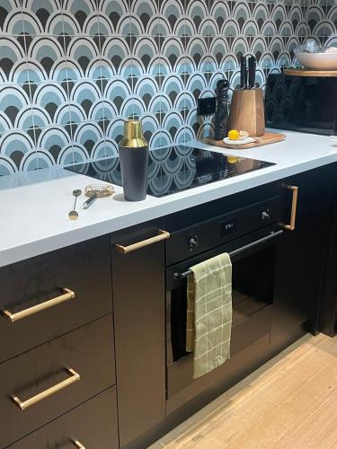 Una cocina o cocineta en Yarra Valley Events Accommodation comfortably suits 6 Adults or Family Newly Renovated with linen & towels supplied Welcome to No 4