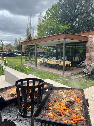 a grill with a bunch of carrots on it at Terra Campo Posada in Chacras de Coria