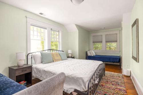 A bed or beds in a room at 5BR Historic Midtown Craftsman Home w Jacuzzi