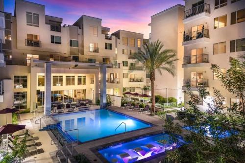 TWO Luxury Cozysuites with Pool & Jacuzzi 12&21