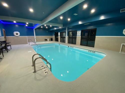 a large swimming pool in a building with a blue ceiling at Holiday Inn Express Metropolis by IHG in Metropolis