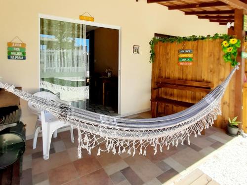 a hammock in the living room of a house at Kitinete Girassol 1 - Penha SC - Beto Carrero in Penha