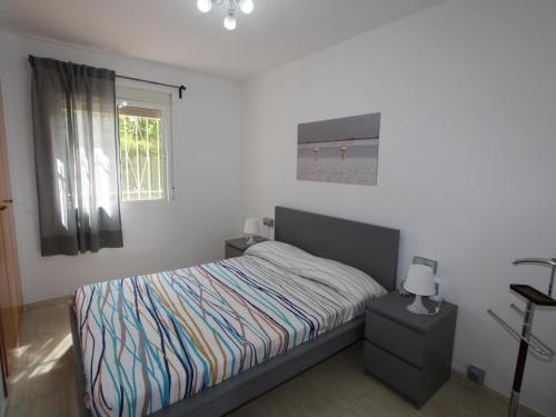 Postel nebo postele na pokoji v ubytování Casa cerca del mar con piscina privada, wifi, aire opcional, mascotas bienvenidas, playa para perros. - ES-184-55