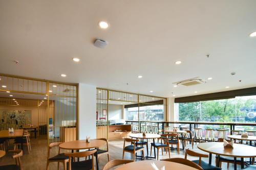 Restoranas ar kita vieta pavalgyti apgyvendinimo įstaigoje Super Townhouse 596 Hotel KG Estate