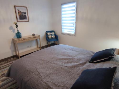 Photo de la galerie de l'établissement Maison neuve près de plages et sentiers, calme, terrasse, jardin, 3 chambres, jusqu’à 5 personnes - FR-1-778-1, à Grand-Village-Plage