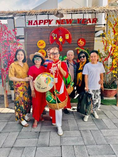 a group of people are posing for a picture at Muine Sports Hotel in Mui Ne