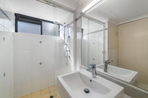 Koupelna v ubytování Windward 4, 3 bedroom unit ocean front
