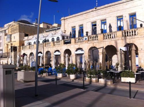 Το κτήριο όπου στεγάζεται  το διαμέρισμα