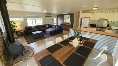 Dapur atau dapur kecil di Feathertop Views and Barn