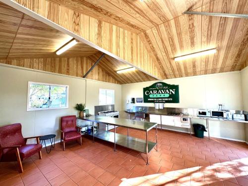 Kuchyň nebo kuchyňský kout v ubytování Esk Luxury Glamping Tents