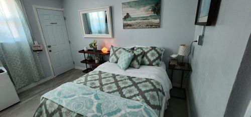 a small bedroom with a bed and a window at Sweet Studio in Sarasota in Sarasota
