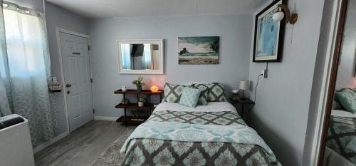 a small bedroom with a bed and a mirror at Sweet Studio in Sarasota in Sarasota