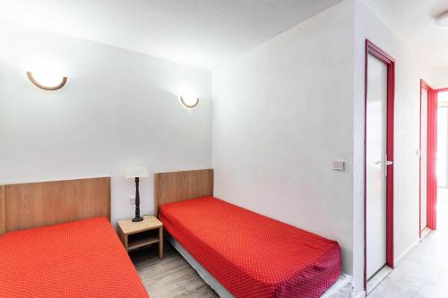 Ένα ή περισσότερα κρεβάτια σε δωμάτιο στο Résidence Les Bergers - maeva Home - Studio vue montagne + coin cabine 6 personnes - Sélection MAE-0016