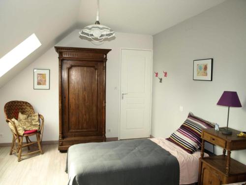 Ένα ή περισσότερα κρεβάτια σε δωμάτιο στο Gîte de France L'oustal 3 épis - Gîte de France 6 personnes MAE-6574