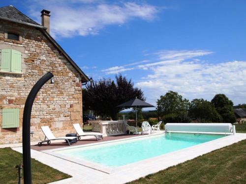 Πισίνα στο ή κοντά στο Gîte de France La deymie 3 épis - Gîte de France 6 personnes MAE-6404