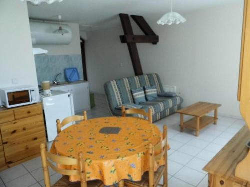 a kitchen and living room with a table and a couch at Gîte de France Le doustre 2 épis - Gîte de France 4 personnes MAE-8914 in Argentat