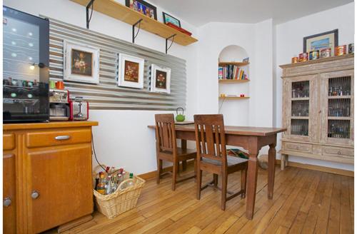 a kitchen with a dining room table and chairs at APPARTEMENT QUARTIER MONTMARTRE in Paris