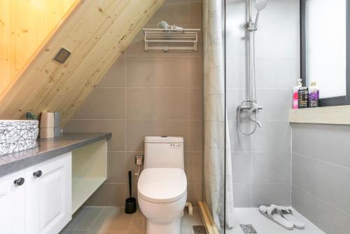 a bathroom with a toilet and a shower at Shanghai Hills&XING 1881 Homestay Near Line2 West Nanjing Rd in Shanghai
