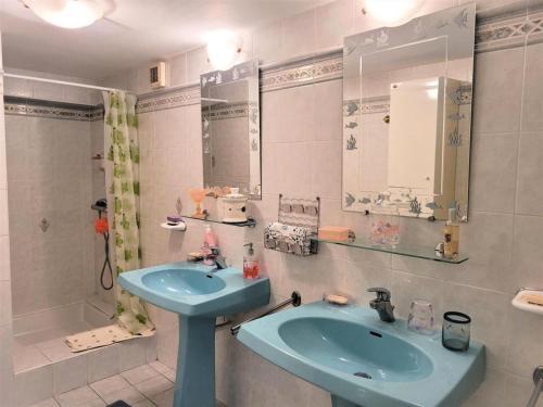 Ένα μπάνιο στο Gîte de France Le clos de l'etang 2 épis - Gîte de France 3 personnes MAE-9004