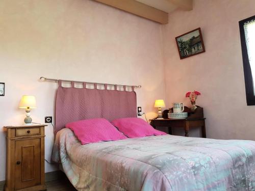 Postel nebo postele na pokoji v ubytování Gîte de France O'calm 3 épis - Gîte de France 4 personnes MAE-9014