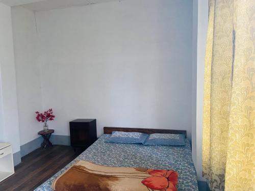 Postel nebo postele na pokoji v ubytování Maple Homestay