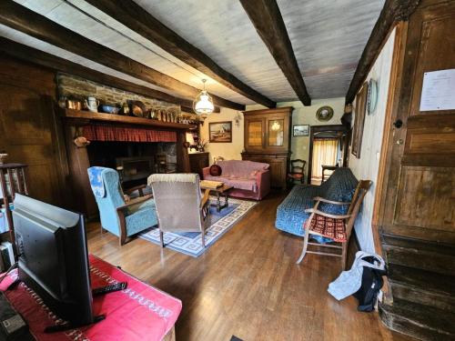 Posezení v ubytování Gîte de France à Latronche 2 épis - Gîte de France 5 personnes MAE-9294