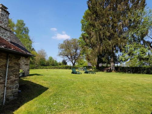 Zahrada ubytování Gîte de France à Latronche 2 épis - Gîte de France 5 personnes MAE-9294