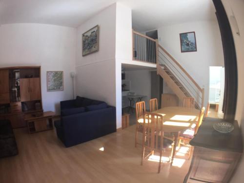 a living room with a table and a blue couch at Appartement 4 pièces 10 pers. en plein centre de la station 82072 in Termignon