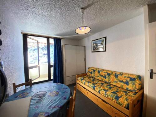 Postel nebo postele na pokoji v ubytování Résidence Hauts De La Vanoise - VAL THORENS location: studio pour deux personnes centre station MAE-9120