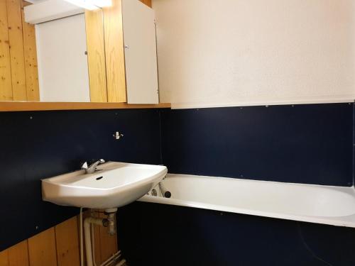 a bathroom with a sink and a mirror at Résidence Cachette - Appartement 3 pièces 7 personnes à Arc 1600 en centre station proche des commerces et des pistes MAE-1687 in Arc 1600