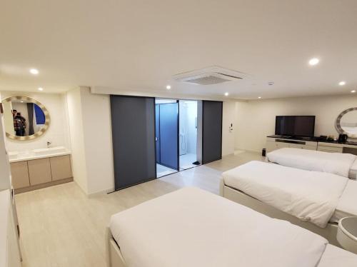 Gambar di galeri bagi Owl Hotel di Sacheon