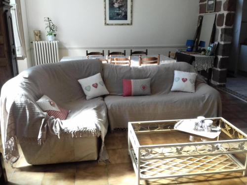 a living room with a couch and a table at Gîte de France à Vars-sur-Roseix 3 épis - Gîte de France 5 personnes MAE-9624 in Vars-sur-Roseix