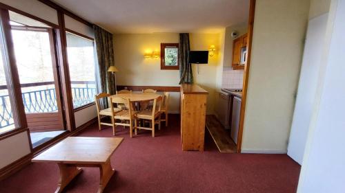 Photo de la galerie de l'établissement Résidence Ruitor Arc 1800 - Appartement 3 pièces pour 6 personnes dans une résidence calme, proche du télécabine dans le village de Charmettoger à Arc 1800 MAE-1722, à Arc 1800